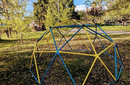 Mount Shasta House | 4BR Cottage Downtown fenced w/views