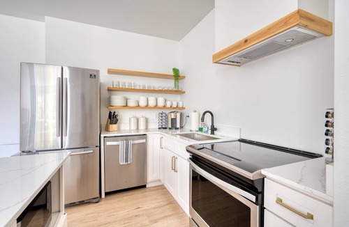 Humboldt Apartment | 4BR Luxury Condo | Walk to Mississippi & Alberta