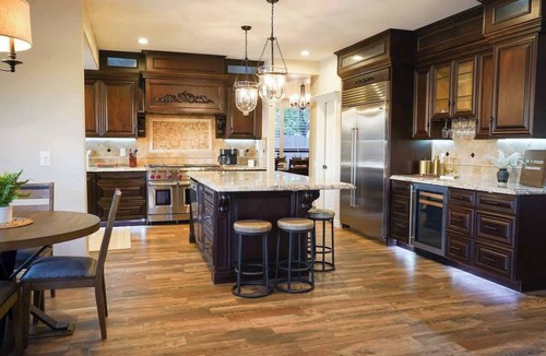 Crystal Shores House | 4BR Luxury Lake Family House, Escape the Cold