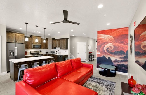 Hurricane House | 4BR Near Zion -Pool, Fire Pit & Game Room