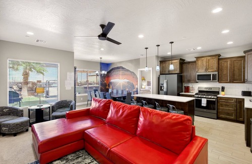 Hurricane House | 4BR Near Zion -Pool, Fire Pit & Game Room
