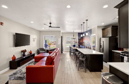 Hurricane House | 4BR Near Zion -Pool, Fire Pit & Game Room