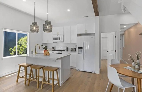 Little Italy House | 4BR (Sleeps 10!)Heart of Little Italy: Walk to Dining & Fun!