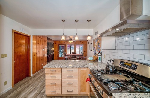 Al Tahoe House | 4th of July Available! Al Tahoe Cabin-Vintage Meets Modern