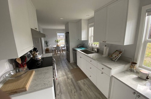 Larkspur House | 4th Street - Close to Downtown, Newly Renovated, Walk to Shopping, Dining, Drinks