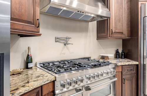 Apache Junction House | 5,000sf Custom Estate | 4 Ensuite Suites | Monthly Stays Welcome | Hot Tub