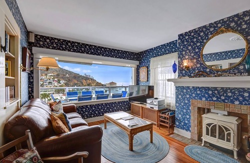 Avalon House | 5 Bdrm Home, Vaulted Ceilings, Amazing 180 Degree Ocean View - 176 Middle Terrac
