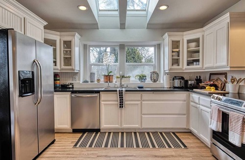 Amazon House | 5 Bedroom, 3 Bath House! With Brand New Hot Tub!