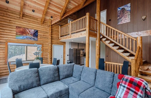 Steam Engine Meadows House | 5+ Bedroom, 4 Bath, 2 Full Kitchens w/Gameroom & 8 person Hot Tub