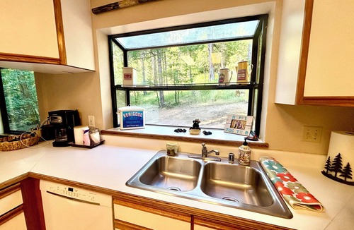 Arnold House | 5-Bedroom with Hot Tub & Game Room, Steps from Blue Lake Springs Recreation