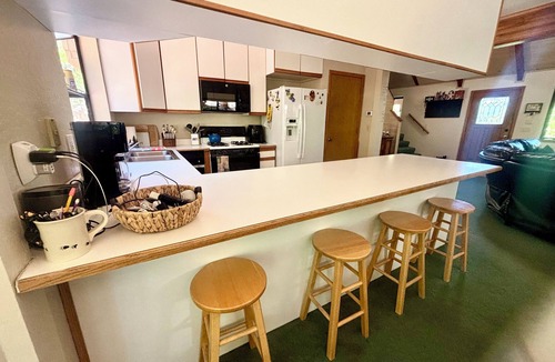 Arnold House | 5-Bedroom with Hot Tub & Game Room, Steps from Blue Lake Springs Recreation