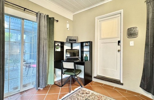 Land Park Apartment | 5 Bedrooms-King Bed-Land Park-Sacramento Zoo