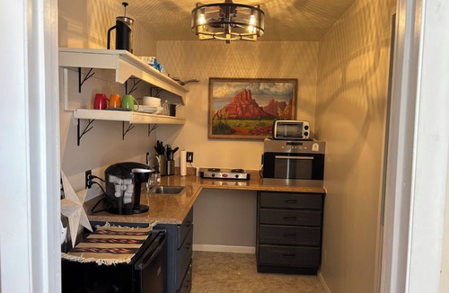 Torrey Apartment | #5 Bright kitchenette apartment in scenic Torrey