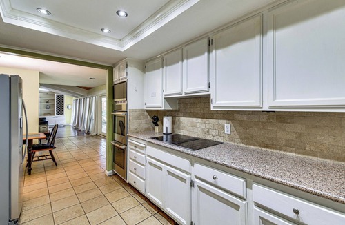 Fresno House | 5 Mi to Fresno State: Family Gem w/Backyard Oasis