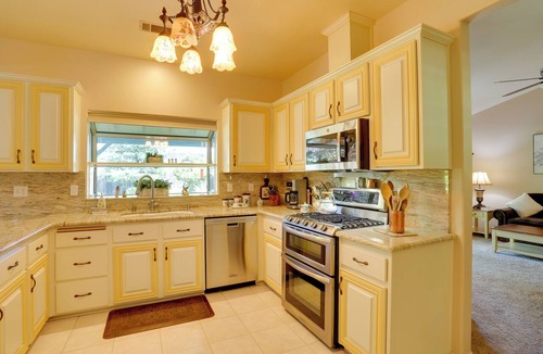 Redding House | 5 Mi to Sundial Bridge & River! Pet-Friendly Haven
