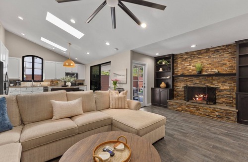 Point Loma Heights House | 5 min to beach, fire pit and hot tub