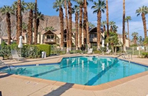 Indian Wells Condo | 5 minutes away from the Tennis Gardens, multi golf courses, shops & restaurants.