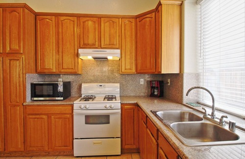 Antioch House | 5 Minutes to Antioch Medical Centers: 3 Bedroom Furnished Single-Story House