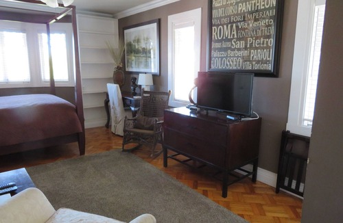 Alameda Apartment | 5 Star Gorgeous Flat $199 Inc. Free Parking