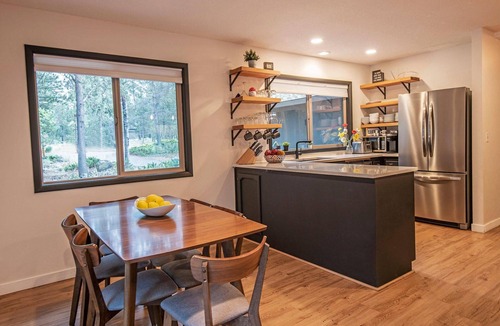 Sunriver House | 5 Wickiup - Hot Tub, Updated, Ping Pong, SHARC Passes, Bikes