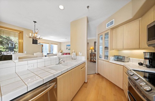 Olympic Valley Condo | 512 | 2BD Polished Comfort - Hot Tubs + Parking