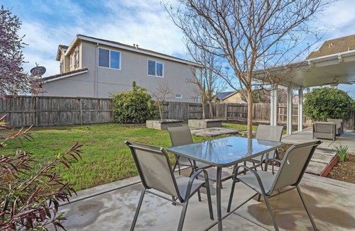 West Sacramento House | 5BR/3BA Central and Spacious Oasis Near the River