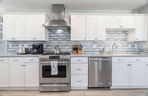 Highland Hills House | 5BR/3BA NEW Game Room, Pool + Arcade + Fire Pit!