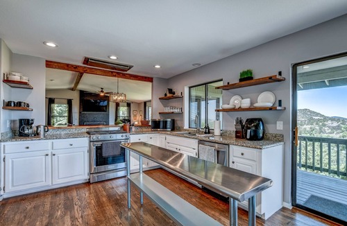 Prescott Cabin | 5BR Group Escape Game Room Views Sleeps 12 10 mins to DT EV charger
