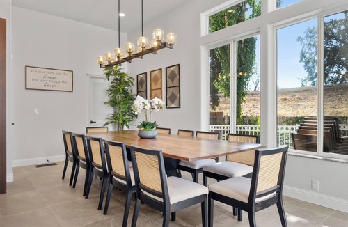 Pocket House | 5BR Modern Riverside Getaway - Relax & Unwind