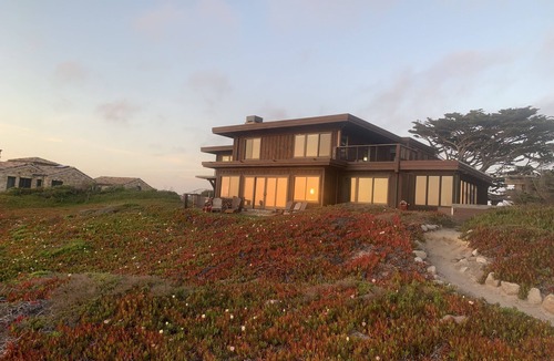 Pacific Grove House | 6-Bedroom Oceanfront Masterpiece in Pacific Grove, CA. From S1500 for 8 guests