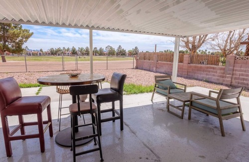 Sunrise Manor House | 6 bedrooms/10 minutes to the strip!
