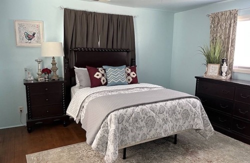 Visalia House | 6 Ranch Farmhouse in the country!