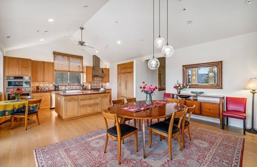 St. Helena House | 60-acre Panoramic Napa Valley View Estate with pool, spa, tennis, and gym.