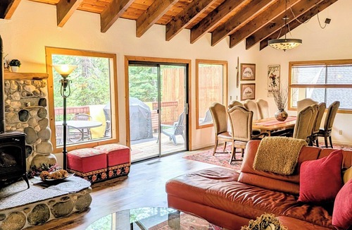 Kingswood Estates House | 6bd, Hot Tub,Pool Tbl. 10 min to Beach!