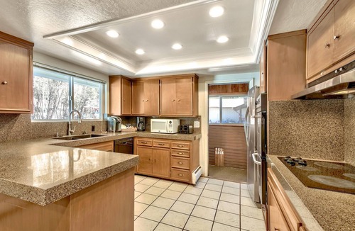 Black Bart Cabin | 7 Bedroom Tahoe Cabin, Pool Table, game room, minutes from Heavenly and Casinos