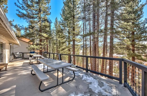 Black Bart Cabin | 7 Bedroom Tahoe Cabin, Pool Table, game room, minutes from Heavenly and Casinos