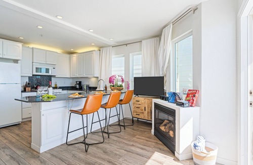 Cayucos House | 7 Bungalows | Steps to Pier + Beach | Ocean Views, Outdoor Bar, Firepit, Lounge
