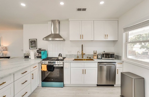 Midway City House | 7 Mi Huntington Beach: Family Home w/Patio!