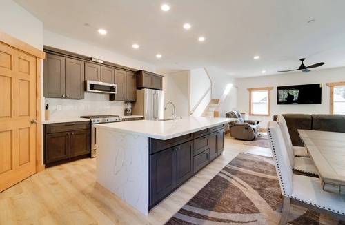 Iron Horse House | 7 Mi to Lake Davis: Family Outdoor Retreat w/Deck