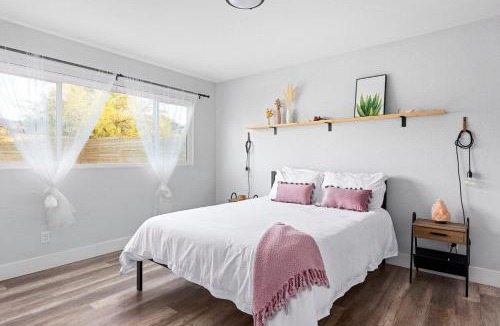 Joshua Tree House | 7 Mins to Joshua Tree Park, Hot Tub · Sunset Jewel