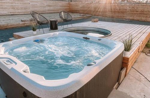 Joshua Tree House | 7 Mins to Joshua Tree Park, Hot Tub · Sunset Jewel