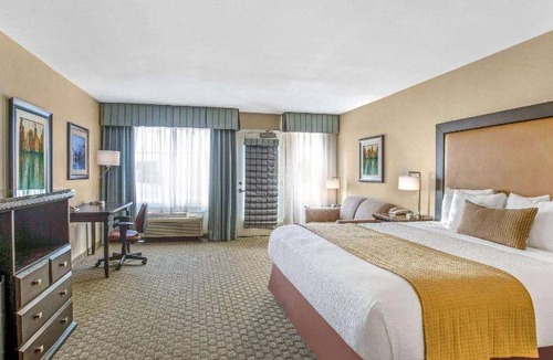 Paso Robles Hotel | 70 m² Hotel ∙ 127 guests