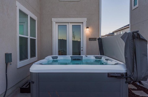West Jordan House | 7773 Owens View
