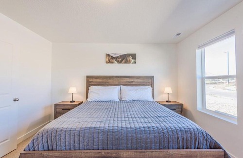 West Jordan House | 7773 Owens View