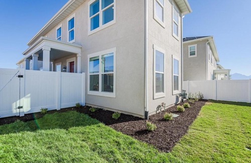 West Jordan House | 7773 Owens View