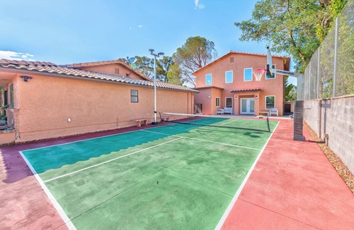 Spring Valley House | 777rentals - 8BR/4.5BA - Westside Luxury