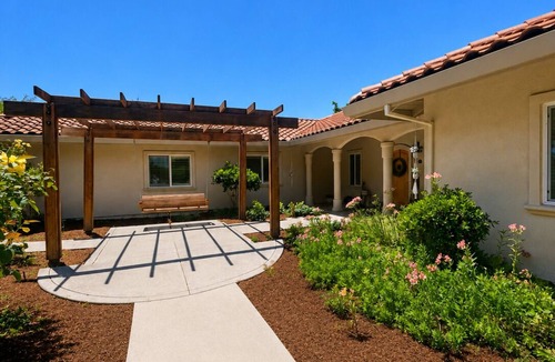 Davis House | 7BR Elegant Country Retreat with Pool & Expansive Private Grounds