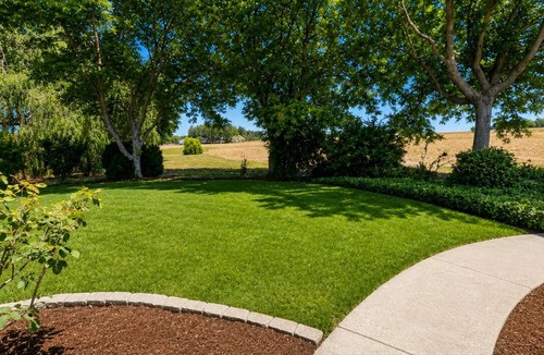 Davis House | 7BR Elegant Country Retreat with Pool & Expansive Private Grounds