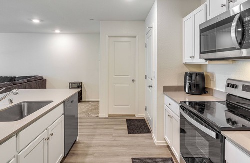 Enterprise House | 8 Mi to Strip! Modern Townhome in South Vegas