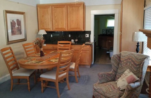 Downtown Klamath Falls House | 80+Day❤️of Downtown | SmartHouse | 4KTV | King, 2 Queens, Double + Twin | BBQ, P